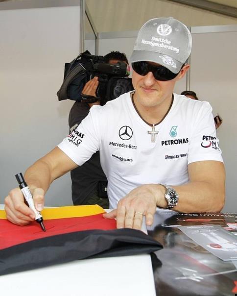 Mercedes-Pilot Michael Schumacher unterstützt die Bridgestone-Kampagne. Foto: MB/auto-reporter.net